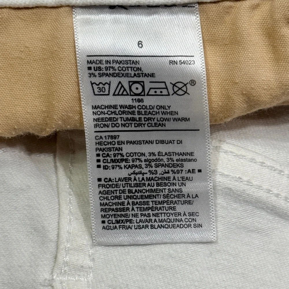 Old Navy Women's Classic White Jean Shorts Rolled Hem Size 6 - Picture 7 of 7